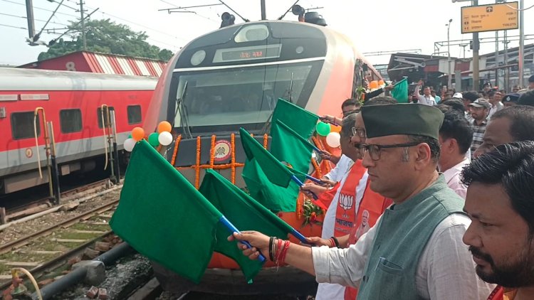 वाराणसी से मेरठ के लिए वंदेभारत एक्सप्रेस ट्रेन की शुरुआत,राज्यमंत्री ने दिखाई हरी झंडी