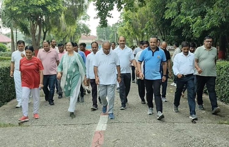 मुक्त विवि में आयोजित खेल प्रतियोगिता में दिखा टीम भावना का उत्साह