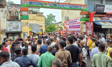 कांग्रेस दफ्तर के बाहर विरोध करने पहुंचे भाजपाइयों पर कांग्रेसियों ने किया पथराव, एक दर्जन से अधिक कांग्रेसी गिरफ्तार