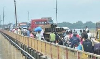 राहगीरों की सतर्कता से बची महिला की जान