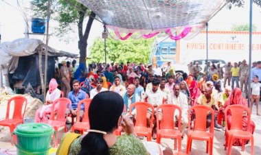 कन्नौज: प्रभारी मंत्री ने बाढ़ पीड़ितों को बांटी राहत सामग्री, कहा कोई कष्ट न हो