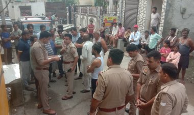 बेटे ने ईंट मारकर की पिता की हत्या, शव के पास पूरी रात साेया आराेपित