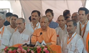 सहारनपुर पहुंचे सीएम योगी: बाढ़ प्रभावित राज्यों के लिए राहत सामग्री से भरे 48 वाहनों को दिखाई हरी झंडी