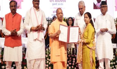 मुख्यमंत्री योगी ने 1112 कनिष्ठ सहायक व 22 एक्सरे टेक्नीशियन को दिया नियुक्ति पत्र