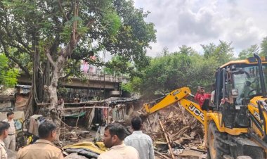 प्रयागराज मंडल की बड़ी कार्रवाई, कानपुर सेंट्रल क्षेत्र में रेलवे भूमि को कराया अतिक्रमण से मुक्त