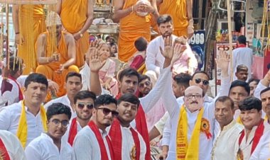 दशलक्षण पर्व पूर्ण होने पर गाजे बाजे संग निकली भगवान पार्श्वनाथ की शोभायात्रा