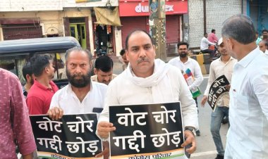 वाराणसी I प्रधानमंत्री नरेन्द्र मोदी के वाराणसी पहुंचने के पहले ही विरोधी दलों के नेता घरों में नजरबंद