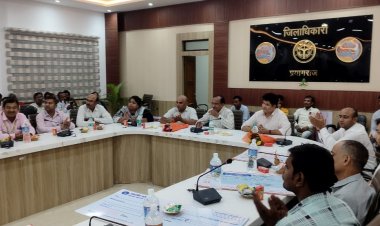 विश्वकर्मा दिवस पर टूलकिट एवं ऋण का चेक प्राप्त कर लाभार्थियों के खिले चेहरे: गुरु प्रसाद मौर्य