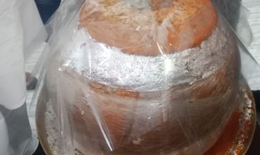 वाराणसी में संसदीय कार्यालय पर लड्डू खाकर मनाया गया प्रधानमंत्री मोदी का जन्मदिन