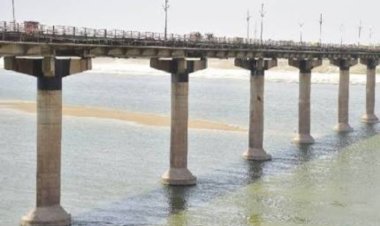 गंगा में अधेड़ ने लगाई छलांग, तलाश में जुटी एसडीआरएफ