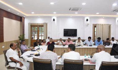 जीएसटी की नई दरों से बेंचे सामान, आम जनता को मिले इसका लाभ: जिलाधिकारी मनीष कुमार वर्मा