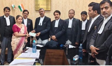 हाईकोर्ट बार की ओर से 12 दिवंगत अधिवक्ताओं की पत्नियों को दिए गए 5-5 लाख के चेक