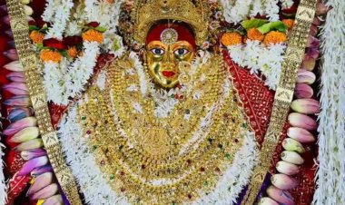 जीवन की सारी भव बाधा से छुटकारा पाने के लिए श्रद्धालुओं ने कुष्मांडा के चौखट पर टेका मत्था