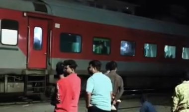 दिल्ली-हावड़ा रेल मार्ग पर गरीब रथ ट्रेन की चपेट में आने से युवक की मौत