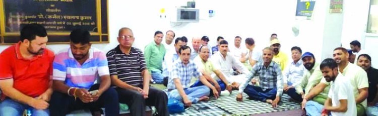 58 वें दिन भी जारी रहा कर्मचारियों का आंदोलन