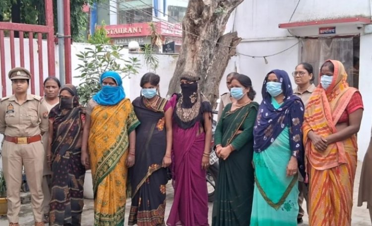 वाराणसी कैंट स्टेशन रोड पर राहगीरों से अभद्रता करने वाली सात महिलाएं गिरफ्तार