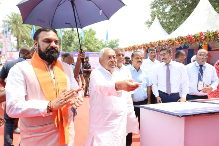 मुख्यमंत्री ने सिवान जिला में 558 करोड़ 35 लाख रुपये लागत की 9 परियोजनाओं का किया शिलान्यास