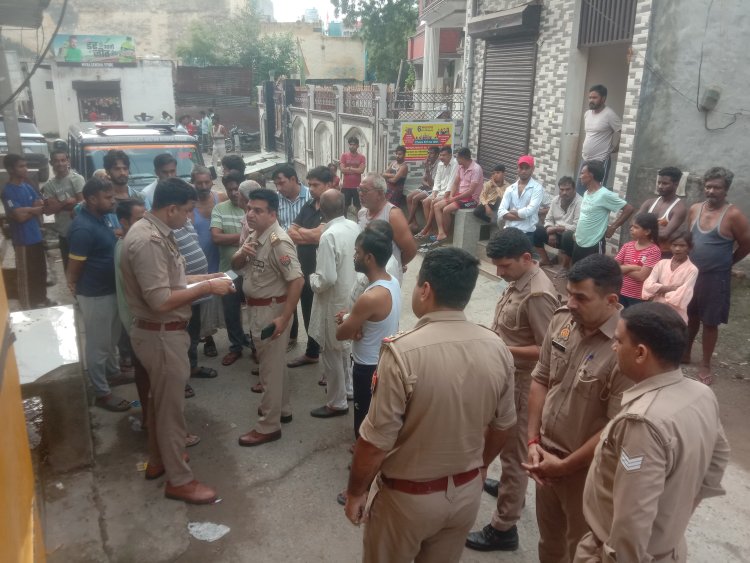 बेटे ने ईंट मारकर की पिता की हत्या, शव के पास पूरी रात साेया आराेपित