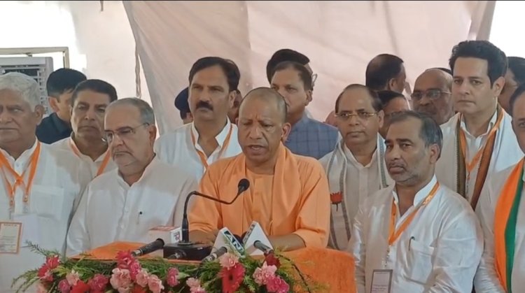 सहारनपुर पहुंचे सीएम योगी: बाढ़ प्रभावित राज्यों के लिए राहत सामग्री से भरे 48 वाहनों को दिखाई हरी झंडी