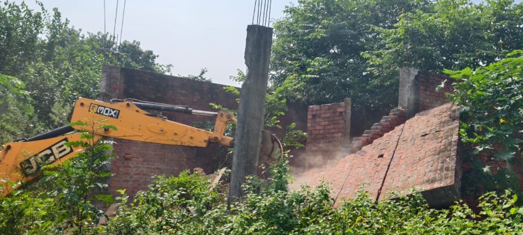 बरेली में बिना अनुमति बन रही कालोनी ध्वस्त, खरीदारों को चेतावनी