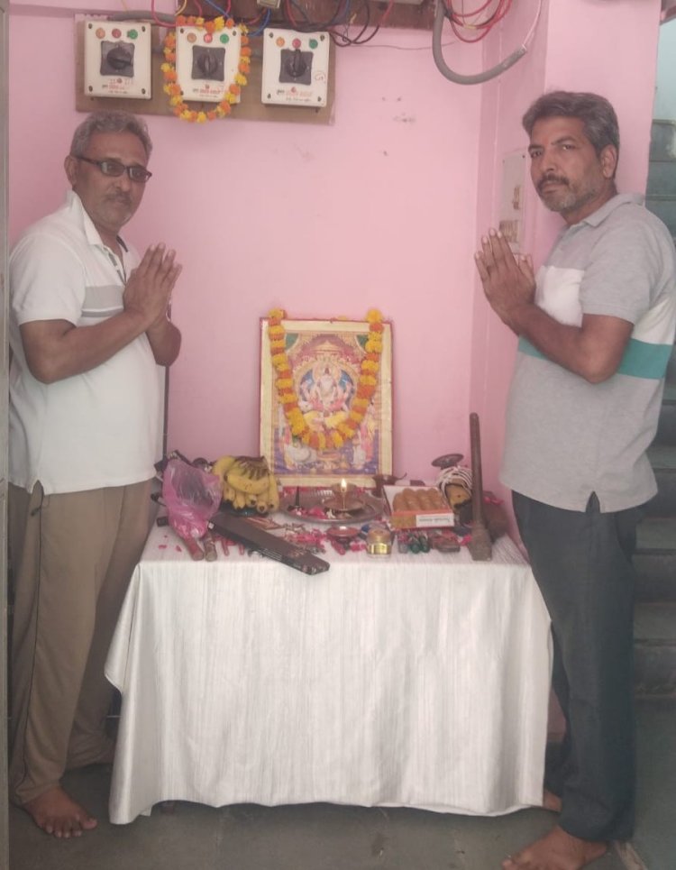 विश्वकर्मा पूजा से कार्यक्षेत्र में समृद्धि आती है : आचार्य सरोज सिंहज्वाला देवी गंगापुरी में हुई विश्वकर्मा पूजा