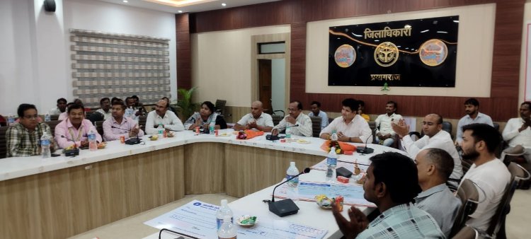 विश्वकर्मा दिवस पर टूलकिट एवं ऋण का चेक प्राप्त कर लाभार्थियों के खिले चेहरे: गुरु प्रसाद मौर्य