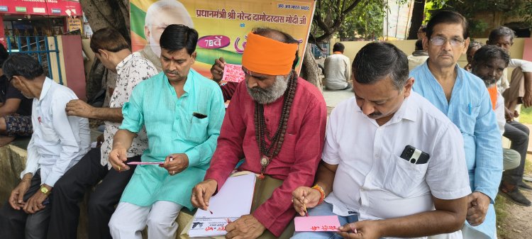 प्रधानमंत्री मोदी के जन्मदिन पर बुंदेलों ने खून से लिखे 75 खत