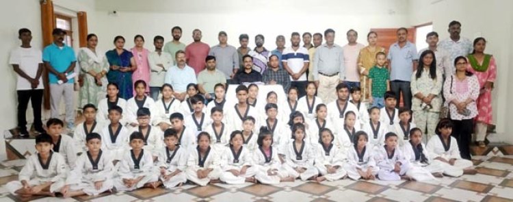 ताइक्वांडो कलर बेल्ट परीक्षा में सौ खिलाड़ी उत्तीर्ण