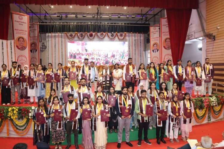 माँ शाकुम्भरी विश्वविद्यालय के तृतीय दीक्षान्त समारोह में पहुंचीं राज्यपाल आनंदी बेन पटेल