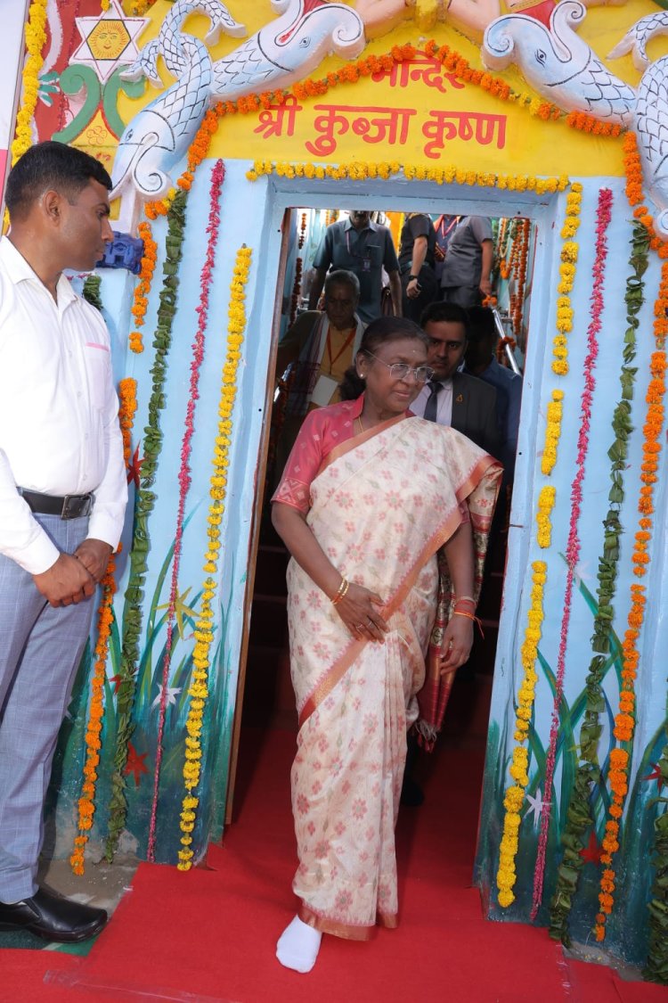 श्रीकृष्ण की नगरी में आते ही राष्ट्रपति द्रौपदी भक्ति में रमीं, ठाकुरजी के दर्शन से हुईं अभिभूत