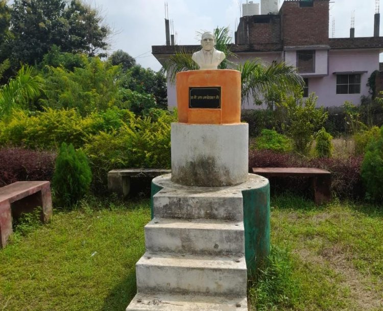 अंबेडकर प्रतिमा खिसकने पर फैली अफवाह, पुलिस की तत्परता से शांत हुआ माहौल