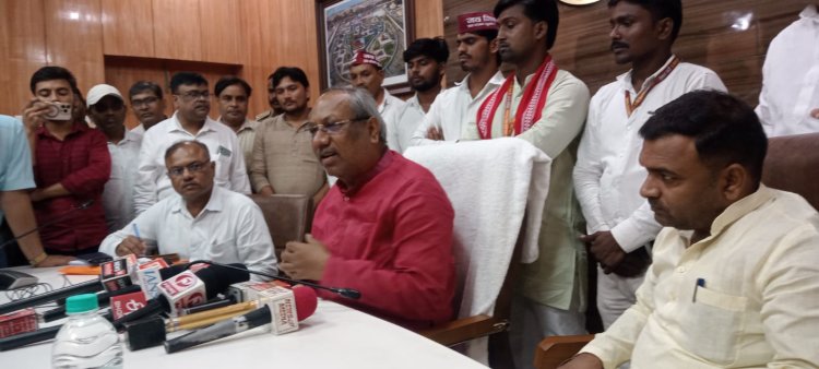 देश संविधान से चलेगा शरीयत से नहीं: डाॅ संजय निषाद