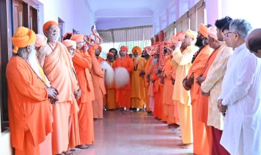 गोरक्षपीठाधीश्वर ने किया महायोगी गोरखनाथ का विशिष्ट पूजन