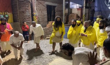 प्रेमानंद महाराज ने दिए भक्तों को दर्शन, खुशी से झूमें भक्त, लगाये राधा नाम के जयकारें