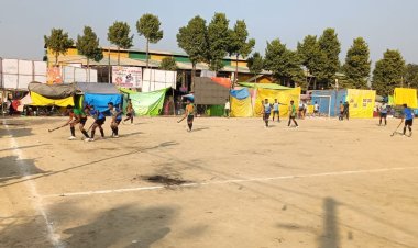 देवा मेला में हॉकी प्रतियोगिता में दिखा रोमांच, जीतने के लिये खिलाड़ियों ने बहाया पसीना