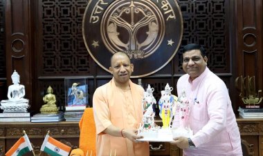 मुख्यमंत्री से मिले कैंट विधायक संजीव अग्रवाल, एयरपोर्ट से नई उड़ानों की रखी मांग