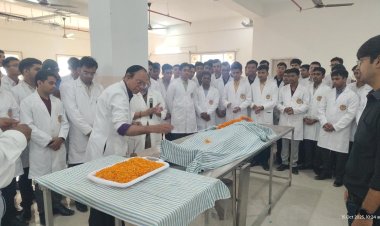 चिकित्सा शिक्षा के विद्यार्थियों का प्रथम शिक्षक है शव : डॉ. अनुराग