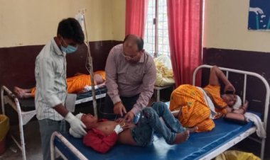 पिकअप की टक्कर से आटाे चालक की मौत, सात घायल