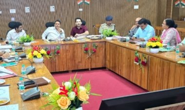 सीएम डैशबोर्ड में 42वीं रैंक पर पहुंचा जनपद, डीएम ने फिसड्डी विभागों को लगाई फटकार