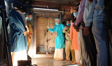 54 वर्षों बाद आखिर खुल गया बांकेबिहारी का तोशखाना