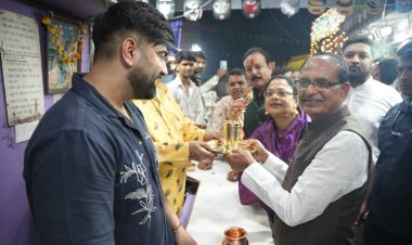 मप्र में धनतेरस पर बाजार में उमड़ी भीड़, इंदौर में 500 करोड़ और भोपाल में 800 करोड़ से ज्यादा का कारोबार