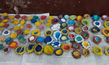 गाय के गोबर से मूर्तियां व दिए बना आत्मनिर्भर बन रहे दिव्यांग