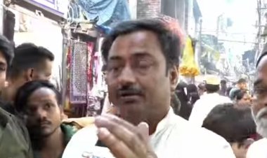 वाराणसी में दालमंडी दुकानदारों के चेहरों पर झलका खरीदारी से उत्साह, चौड़ीकरण की कार्रवाई का गम