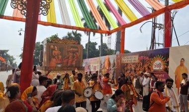 पर्यटन मंत्री जयवीर सिंह ने हरी झंडी दिखाकर शोभा यात्रा का किया आगाज