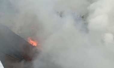 नमकीन के गोदाम में लगी भीषण आग, 55 लाख का नुकसान