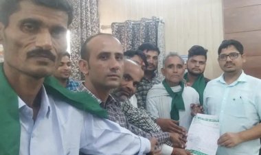 डीएपी की कमी को लेकर किसानों ने सौंपा ज्ञापन