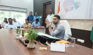 नवागत नगर आयुक्त ने संभाला कार्यभार, विभागीय अधिकारियों के साथ की समीक्षा बैठक