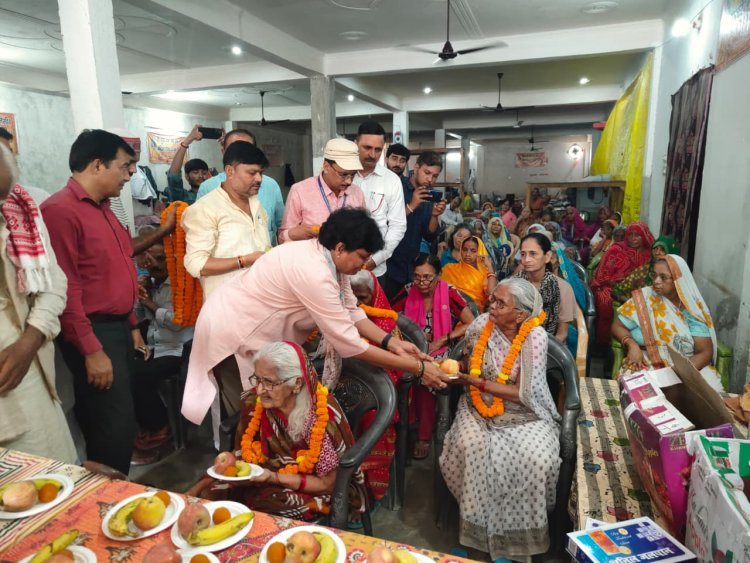 पालन-पोषण करने वाले बूढ़े मां-बाप का साथ छोड़ना शर्मनाक : कुलपति प्रो. वंदना सिंह