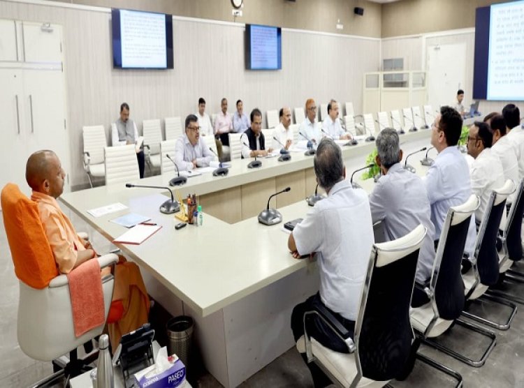 चेकडैम, तालाब और ब्लास्टकूप निर्माण को बनाएं जनांदोलन: मुख्यमंत्री योगी