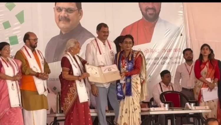 राज्यपाल आनंदीबेन पटेल ने युवाओं को रोजगारदाता बनने की दी सलाह, 68 मेधावियों को किया सम्मानित